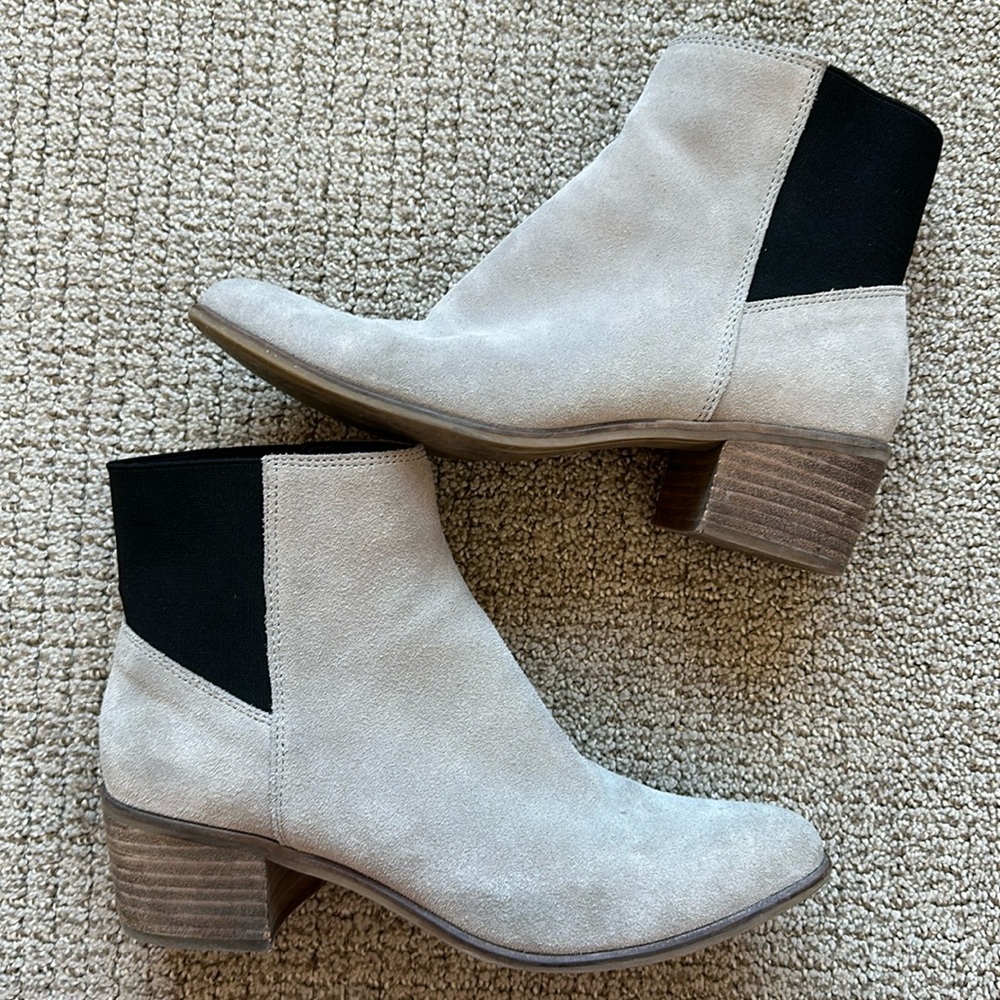 Dolce Vita genuine leather block heel Cyndie booties!